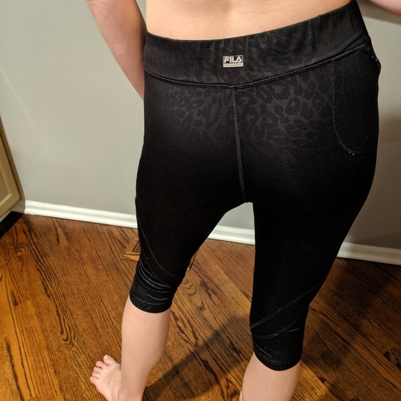 SOLD - FILA cropped workout pants - Picture 5 of 8